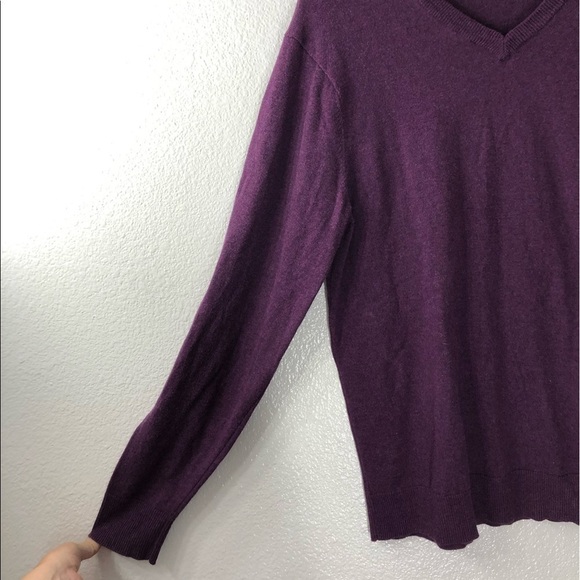 Men’s Old Navy Purple V-Neck Sweater - Picture 4 of 6